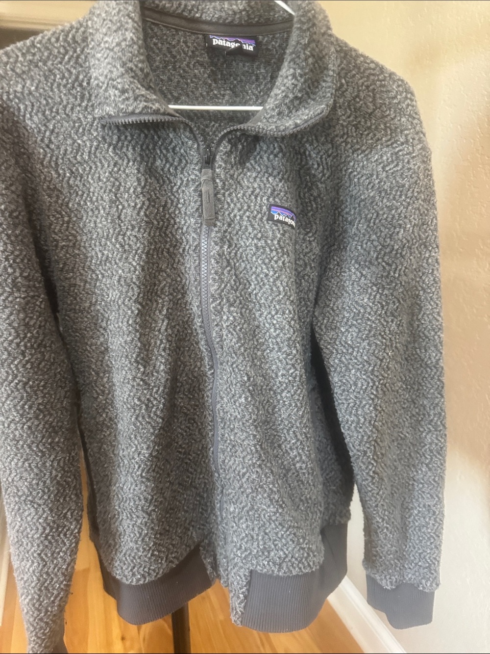 Patagonia Men’s Charcoal Gray Full-Zip Fleeced Jacket